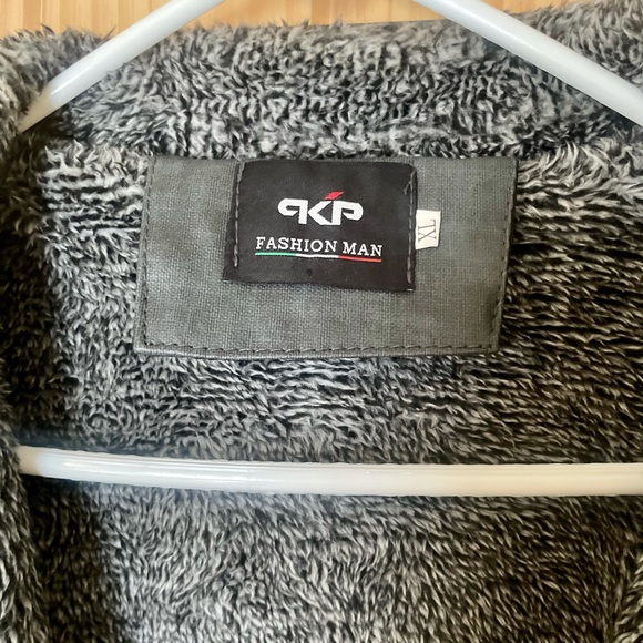 EUC Men’s faux grey leather military style sherpa lined jacket - Picture 3 of 3